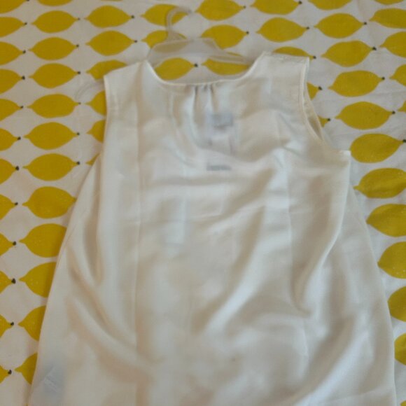 A Ladies Light White Blouse - Picture 3 of 7